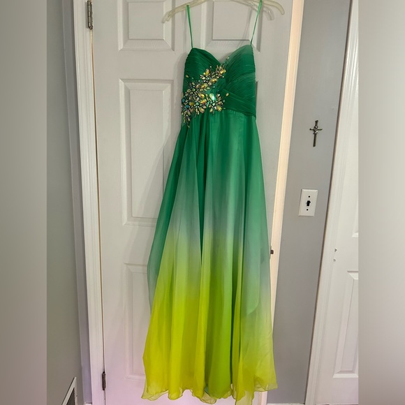 GOWN BEADED Ambiance with Spaghetti Straps. PROM - Picture 13 of 16